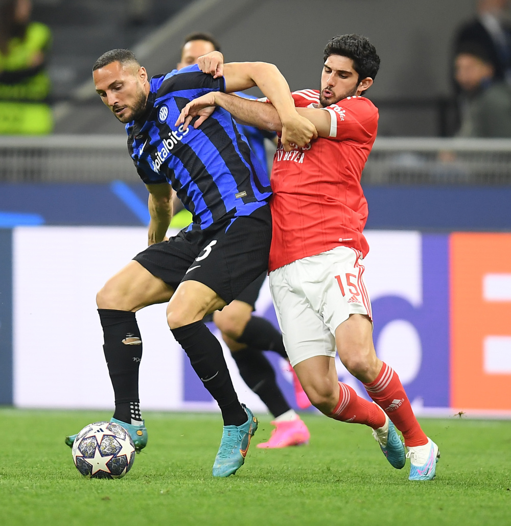 卡拉布里亚谈离开米兰：真的很难接受，不想和某些人打交道了（卡拉布里亚谈告别米兰：难以接受，不愿再与某些人周旋）