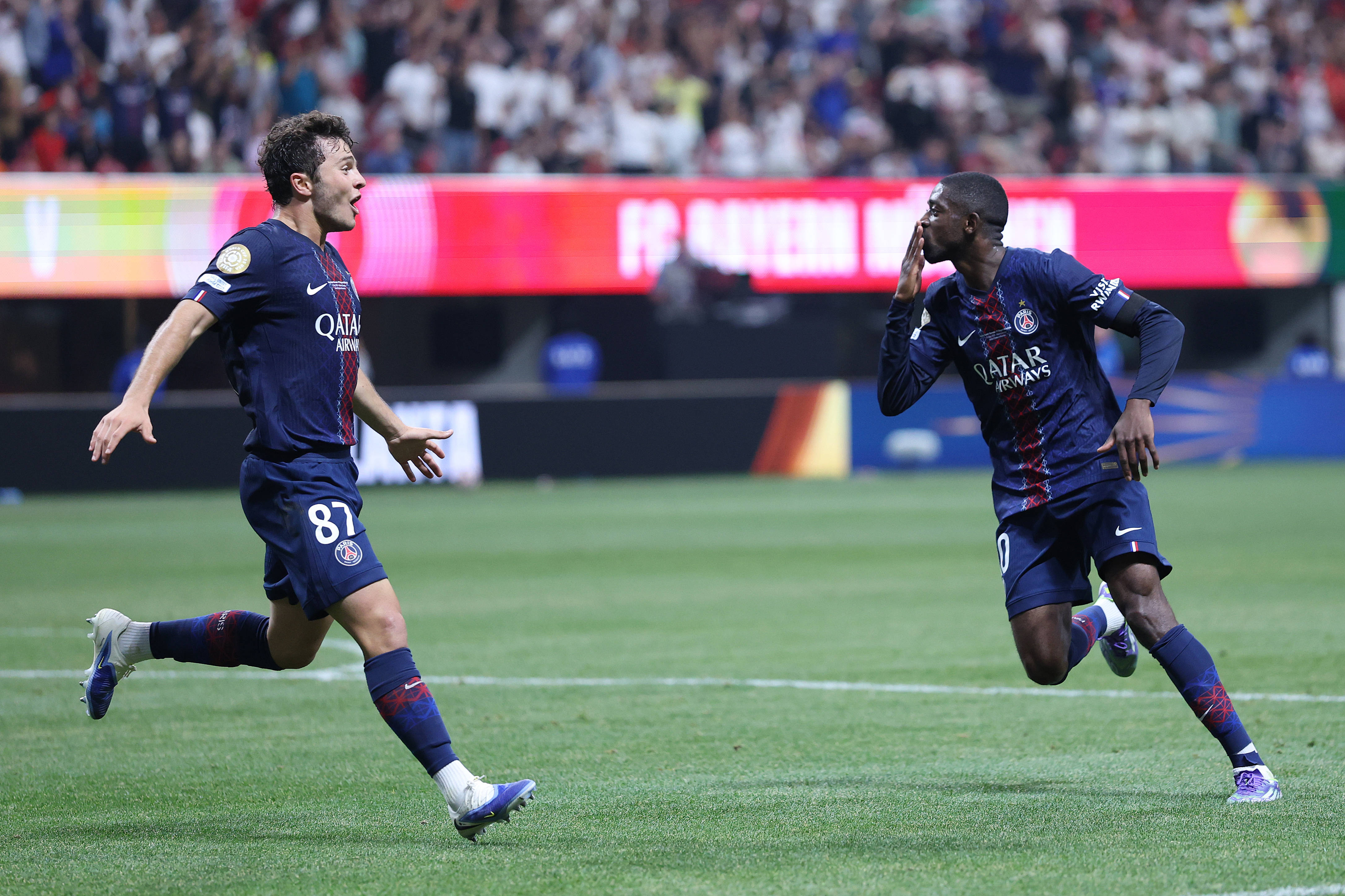 澳超战报：科斯格罗夫双响，九人奥克兰FC2-1惠灵顿凤凰