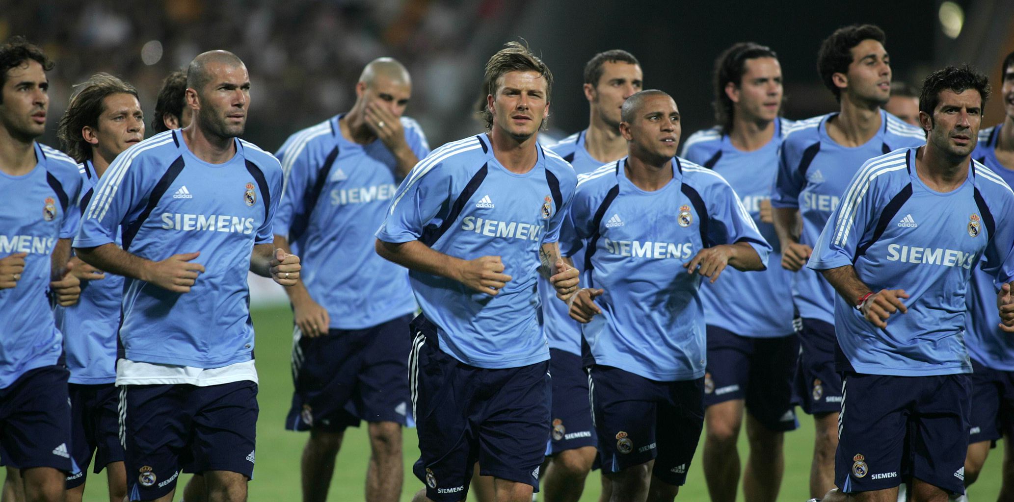 德容：难道我非要去英超才能证明自己的价值吗？我不这么认为（德容：证明价值不必非得去英超——我不认同这种看法）