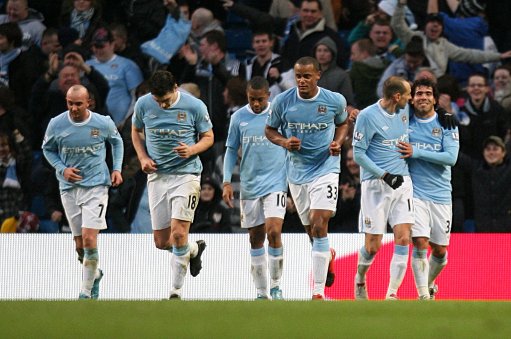 TA：在麦克拉伦执教牙买加时，他曾自掏腰包为工作人员买机票