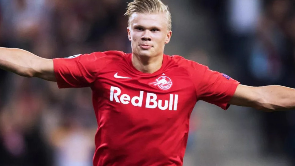 前河北队门将王年将成拍戏时被打伤，眼角被打开缝了三针