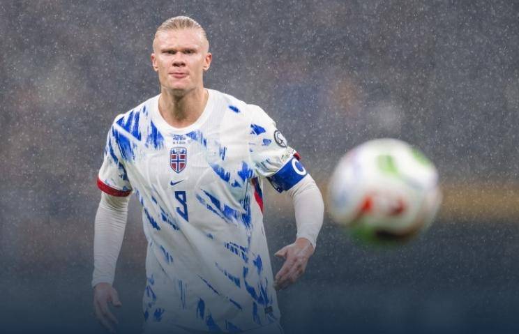 米体：意甲启用高可见度足球，荧光橙配色以往仅用于极端天气（米体：意甲将启用高可视度用球，曾仅用于极端天气的荧光橙配色成常态）