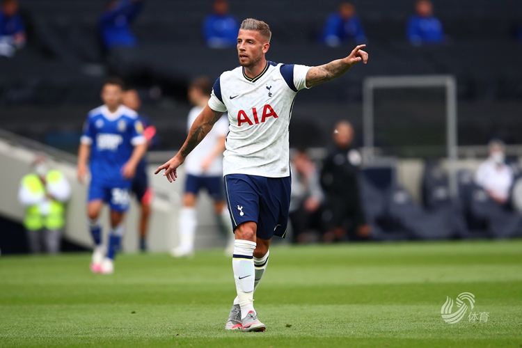 缺阵期间在板凳指挥对你领导力有帮助吗？杰威：他们根本不听