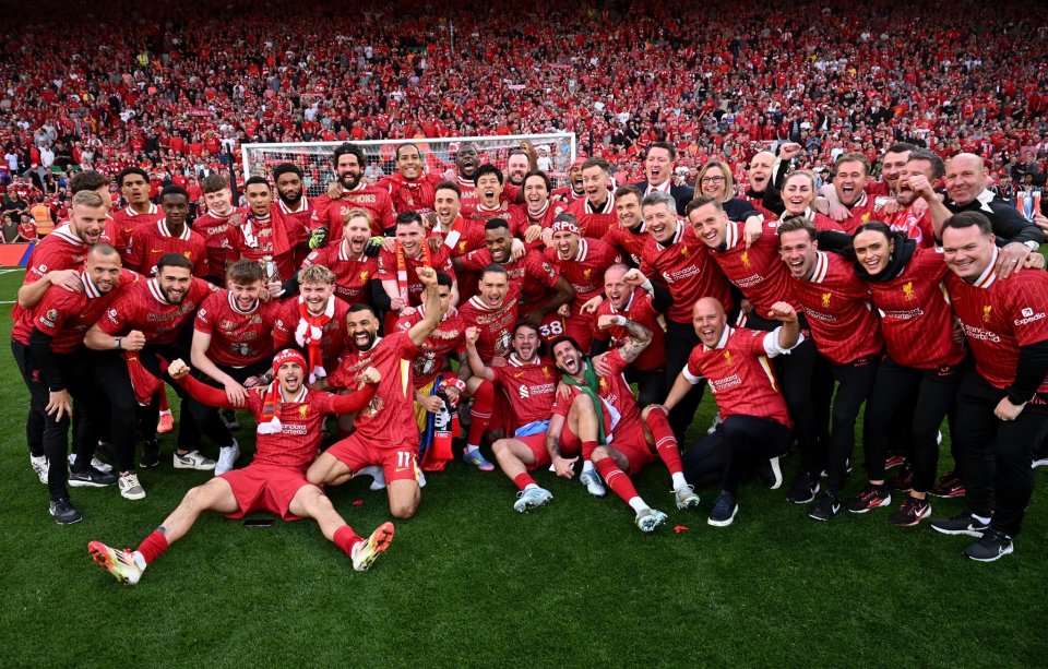 足球欧冠小组榜首争夺白热化（欧冠各组头名争夺战愈演愈烈）