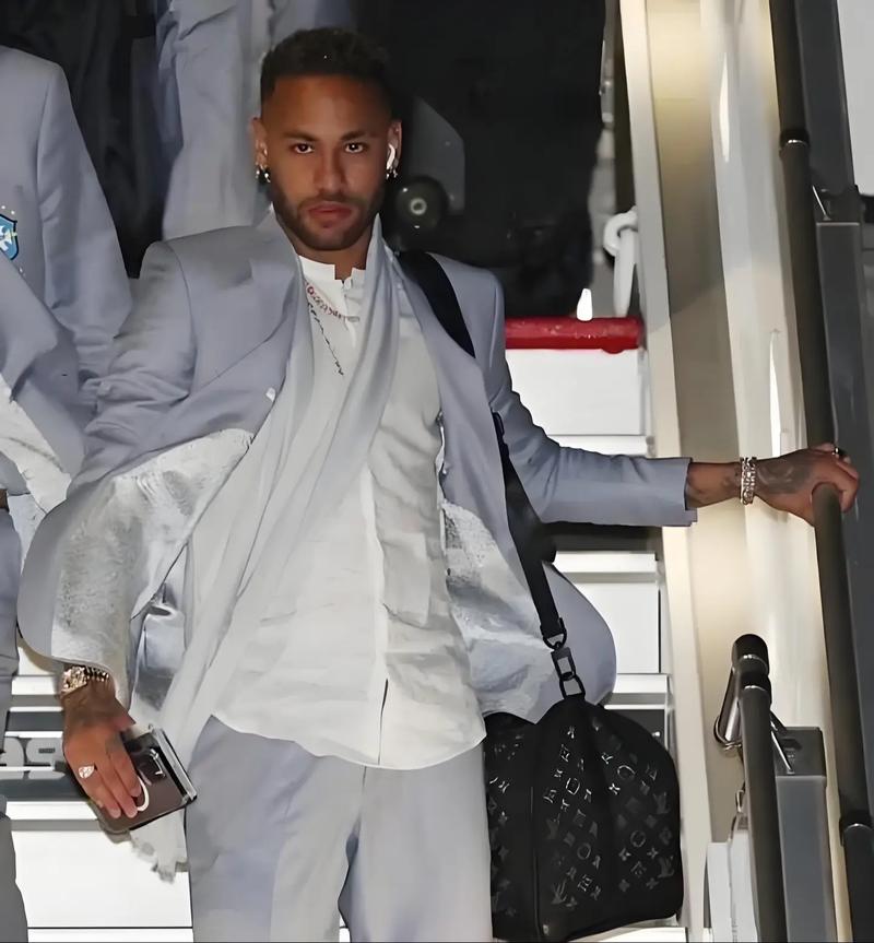 FIFPRO年度最佳11人：登贝莱、姆巴佩、亚马尔领衔，贝林厄姆入围